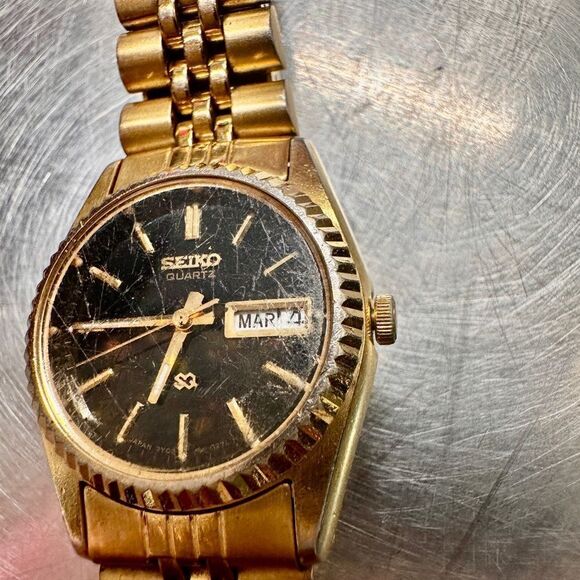 Vintage Seiko Gold-Tone Day-Date
Watch - Needs Battery - Picture 15 of 17